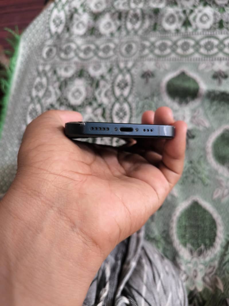 Apple iPhone 13 2