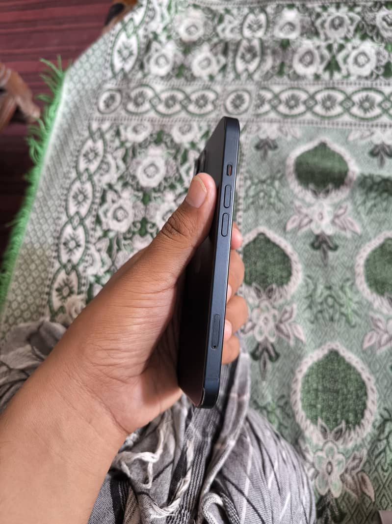 Apple iPhone 13 3
