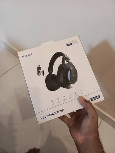Ronin hurricane Wireless gaming headphone box open just like new