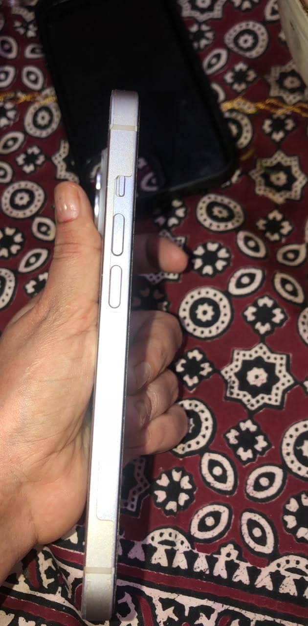 Apple iPhone 14 3