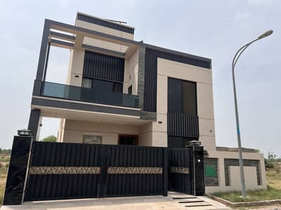 BRAND NEW HOUSE MODERN DESIGNI 10 MARLA HOUSE AT SUPER LOCATION AVAILABLE FOR SALE