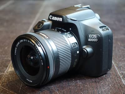 canon 4000D dslr camera look like new