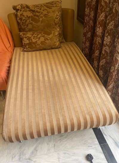 Dewan sofa