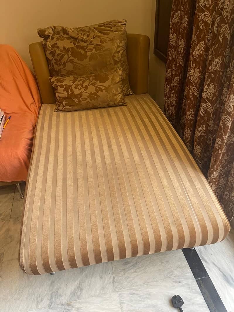 Dewan sofa 2