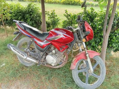 2017 model sports bike available in low price