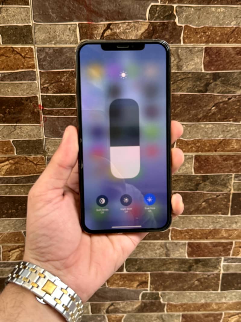 Apple iPhone XS Max 3