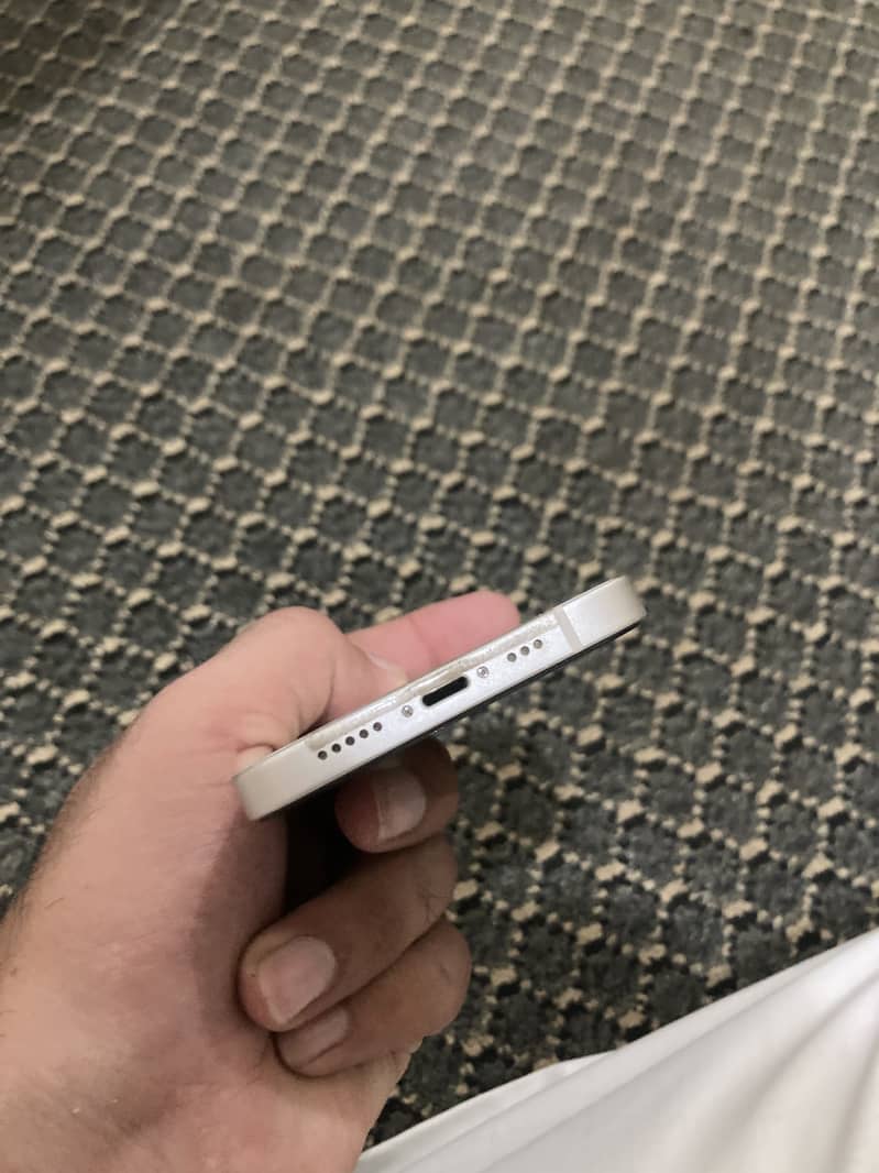 Apple iPhone 13 0