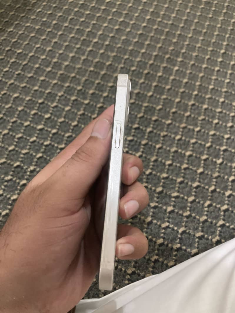 Apple iPhone 13 5