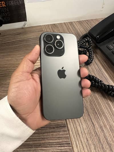 Apple iPhone 15 Pro (JV) in 10/10 Condition Black Titanium 128 GB