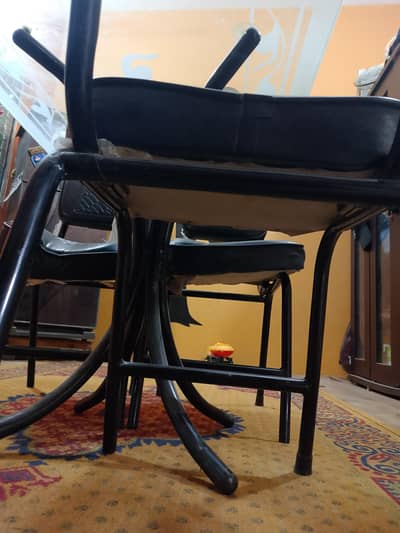 dinning table for sale urgent