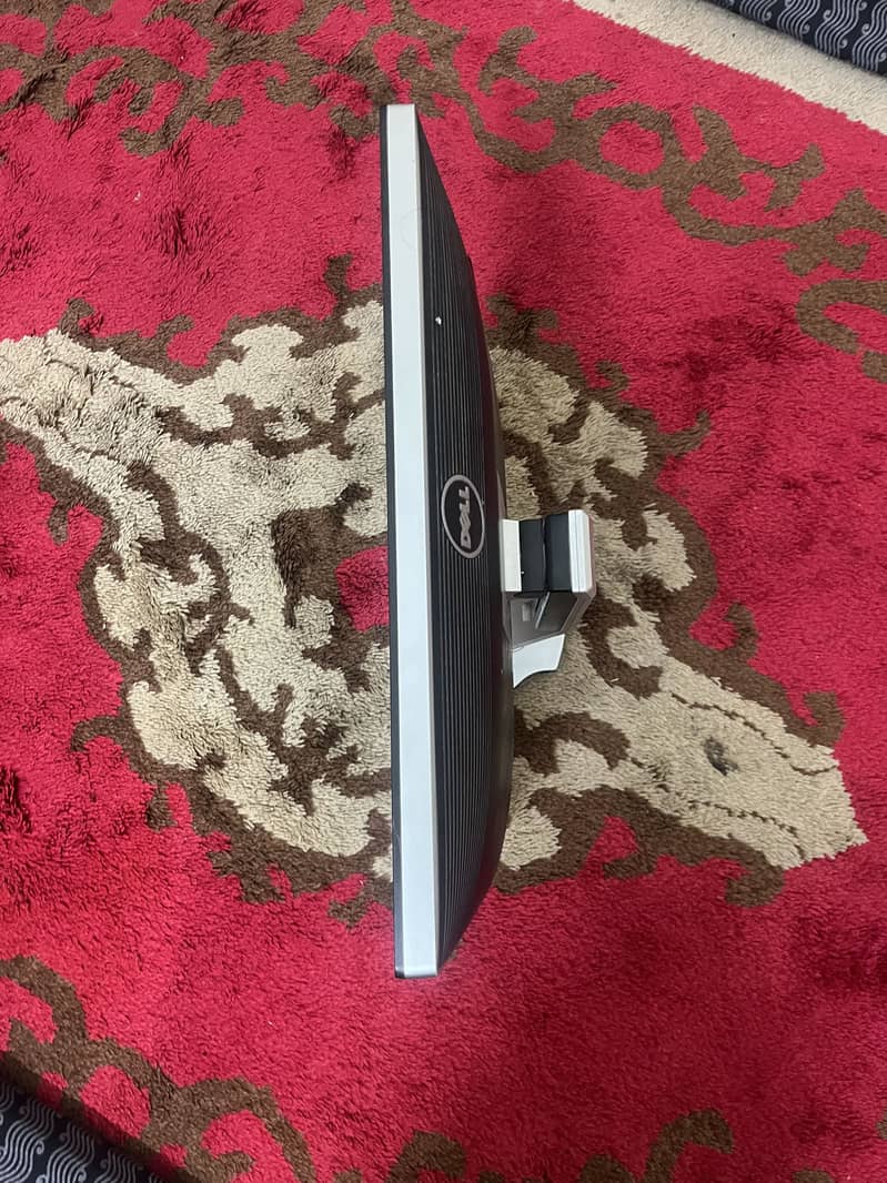 24 inch screen 1