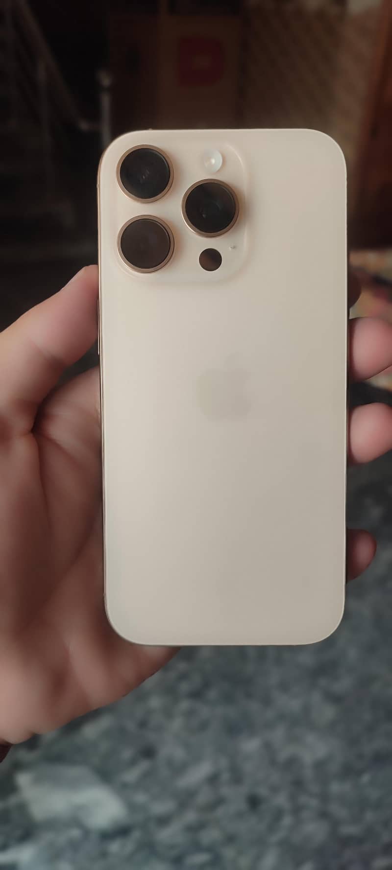 Apple iPhone 16 Pro 1