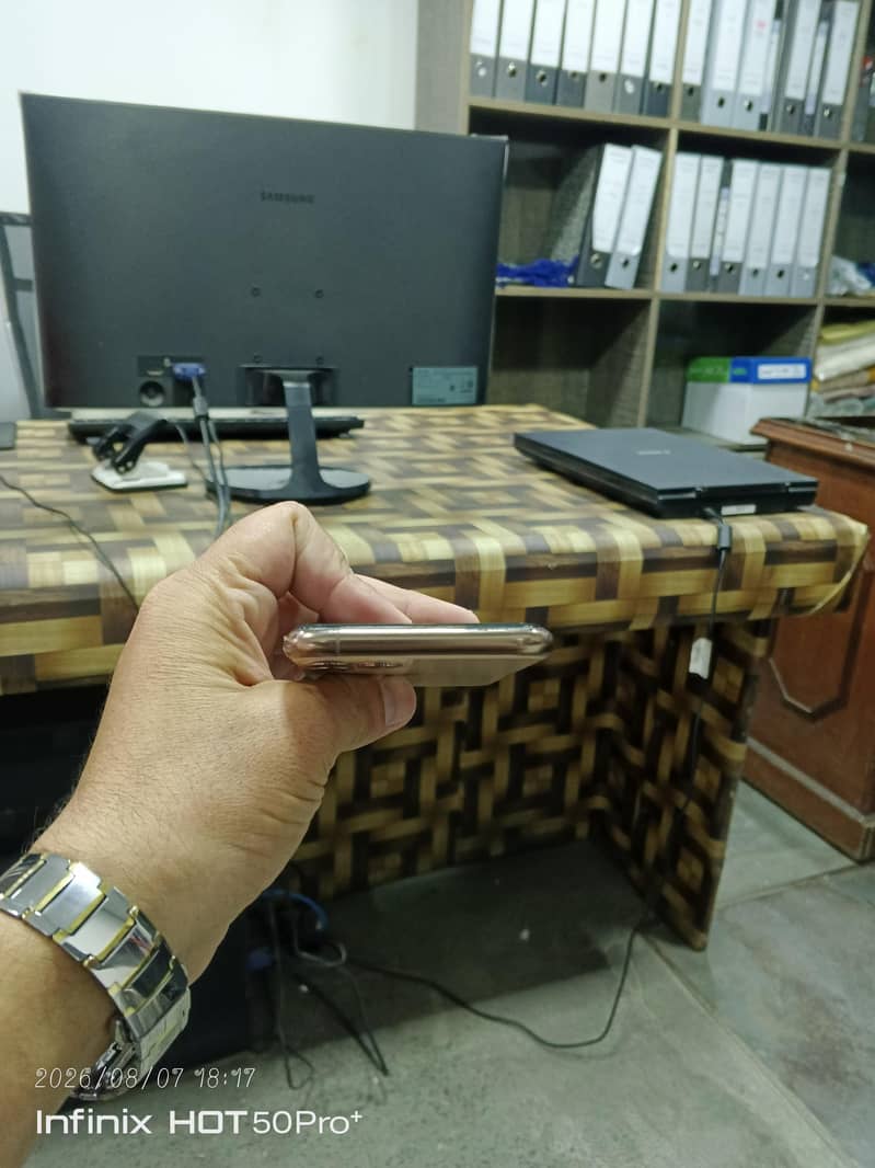 Apple iPhone 11 Pro 2