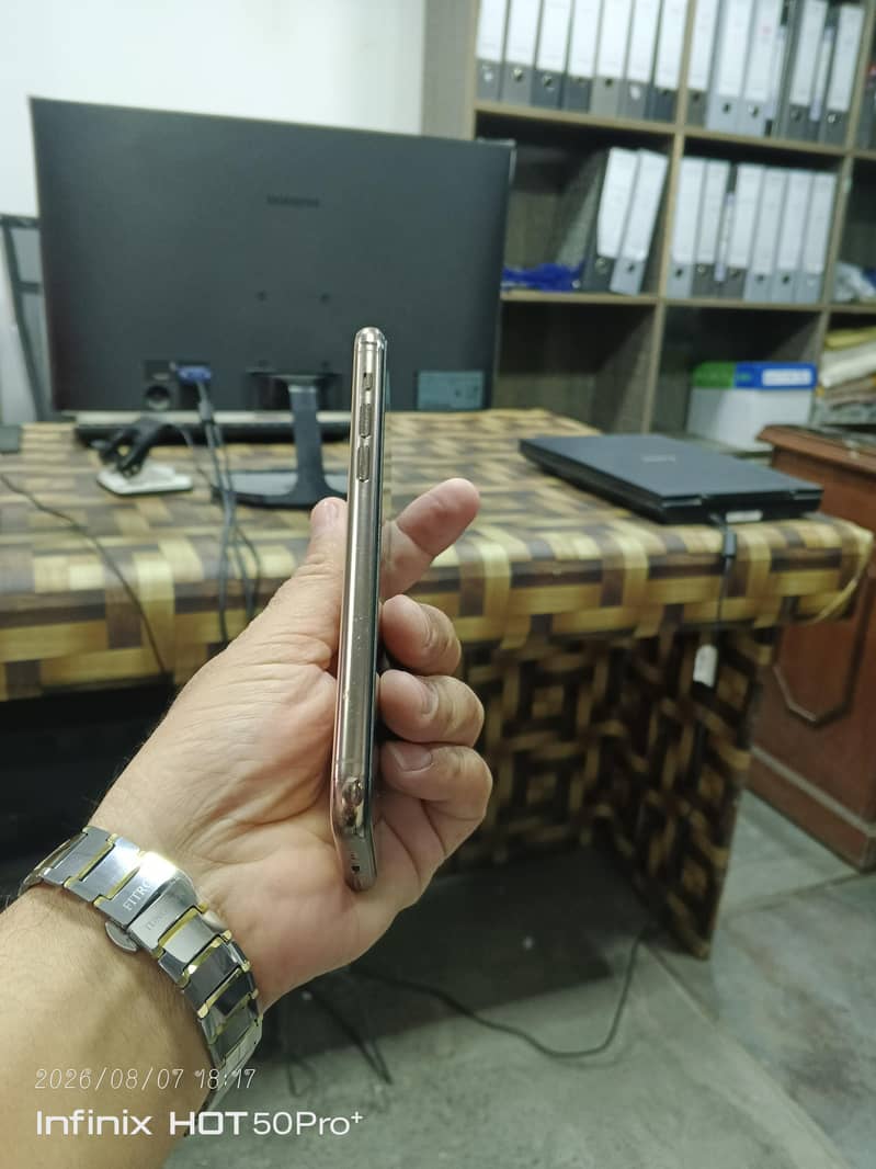 Apple iPhone 11 Pro 3