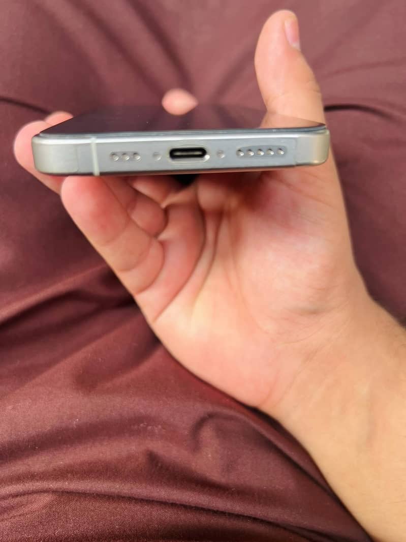 Apple iPhone 15 Pro 0