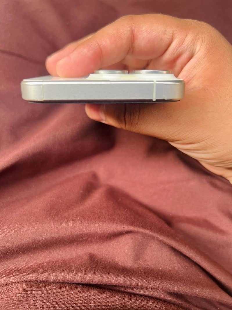 Apple iPhone 15 Pro 2