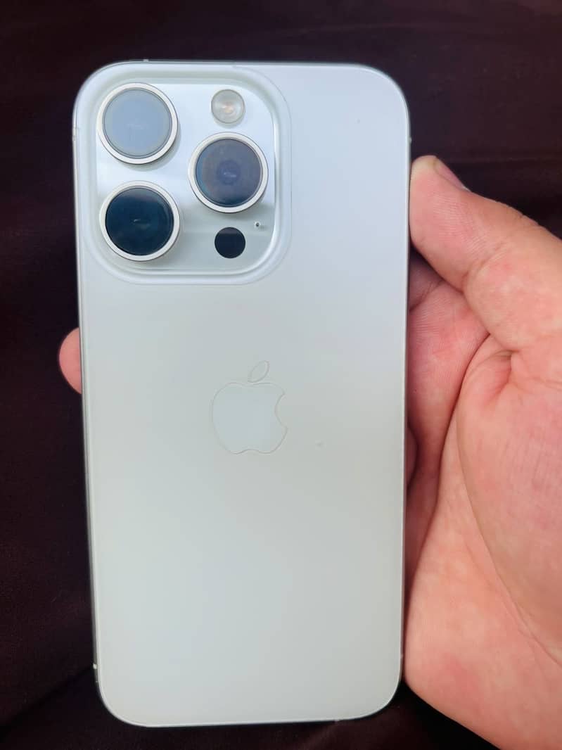 Apple iPhone 15 Pro 3