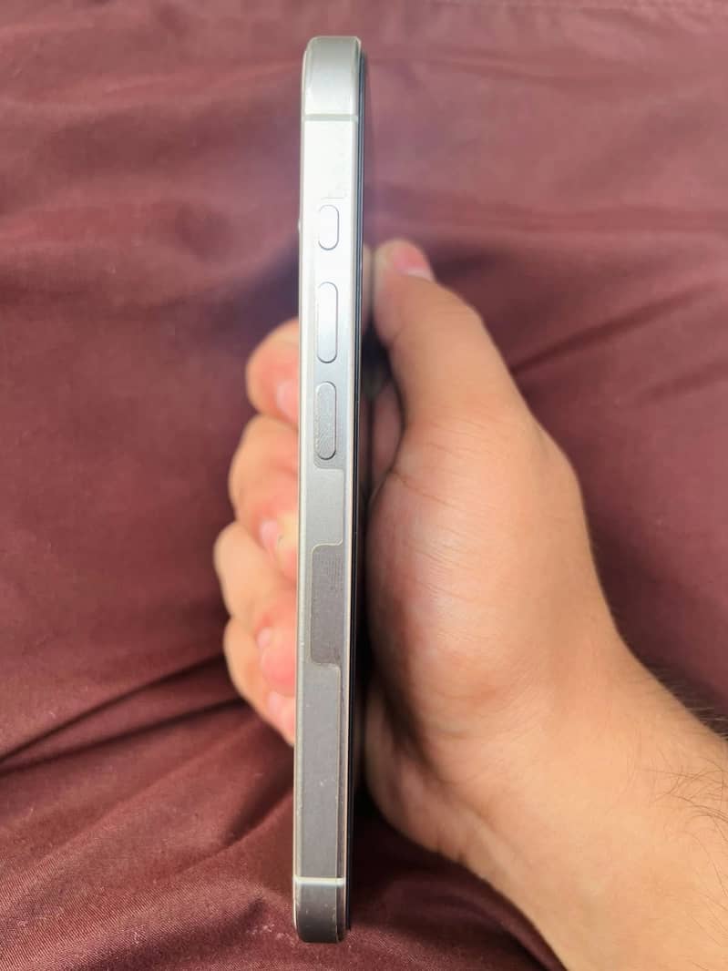 Apple iPhone 15 Pro 4