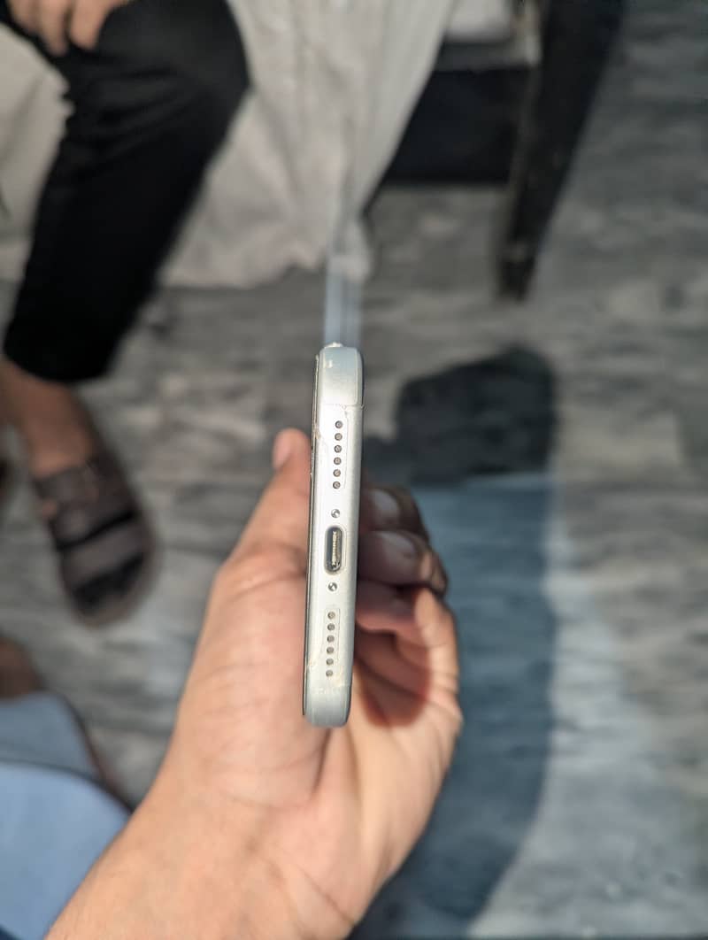 Apple iPhone 17 Pro Max 4