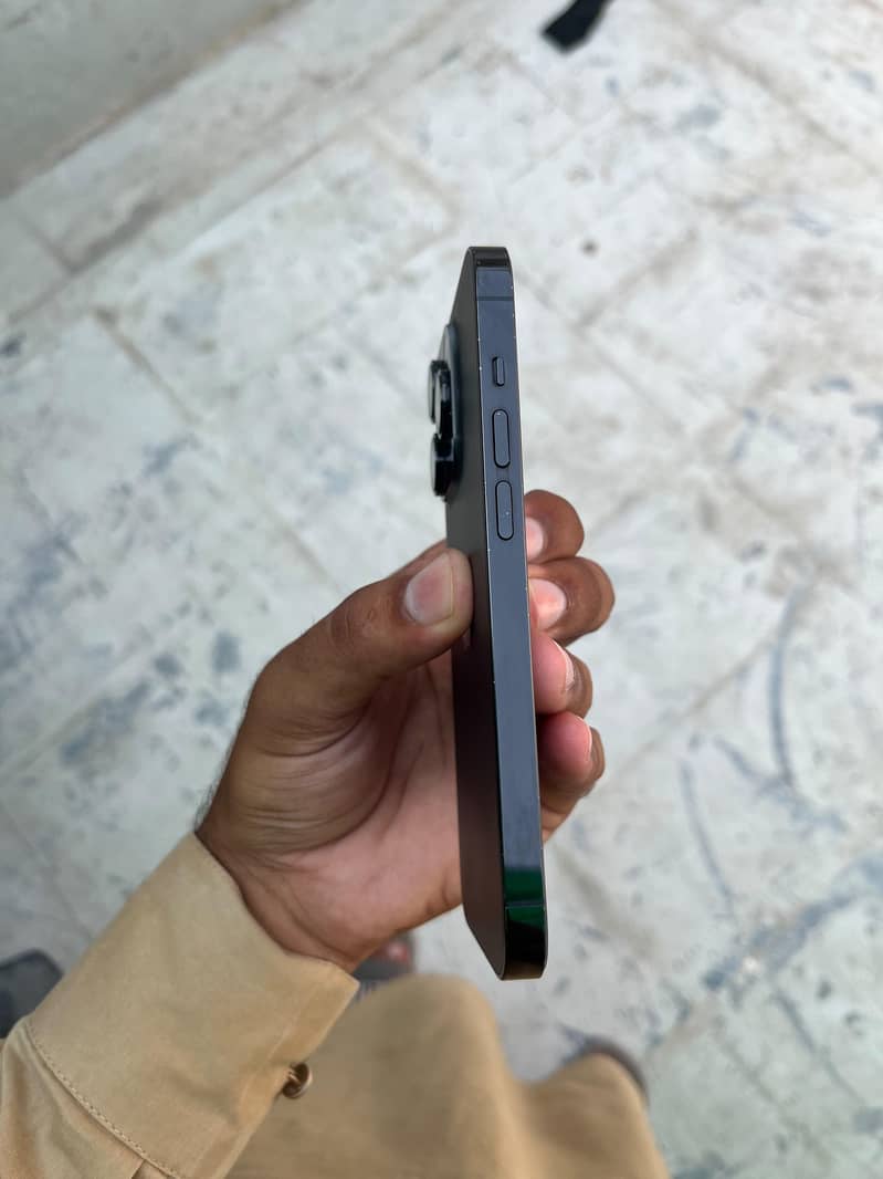 Apple iPhone 14 Pro 2