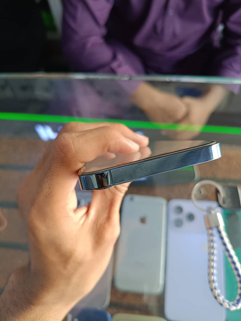 Apple iPhone 12 Pro 3