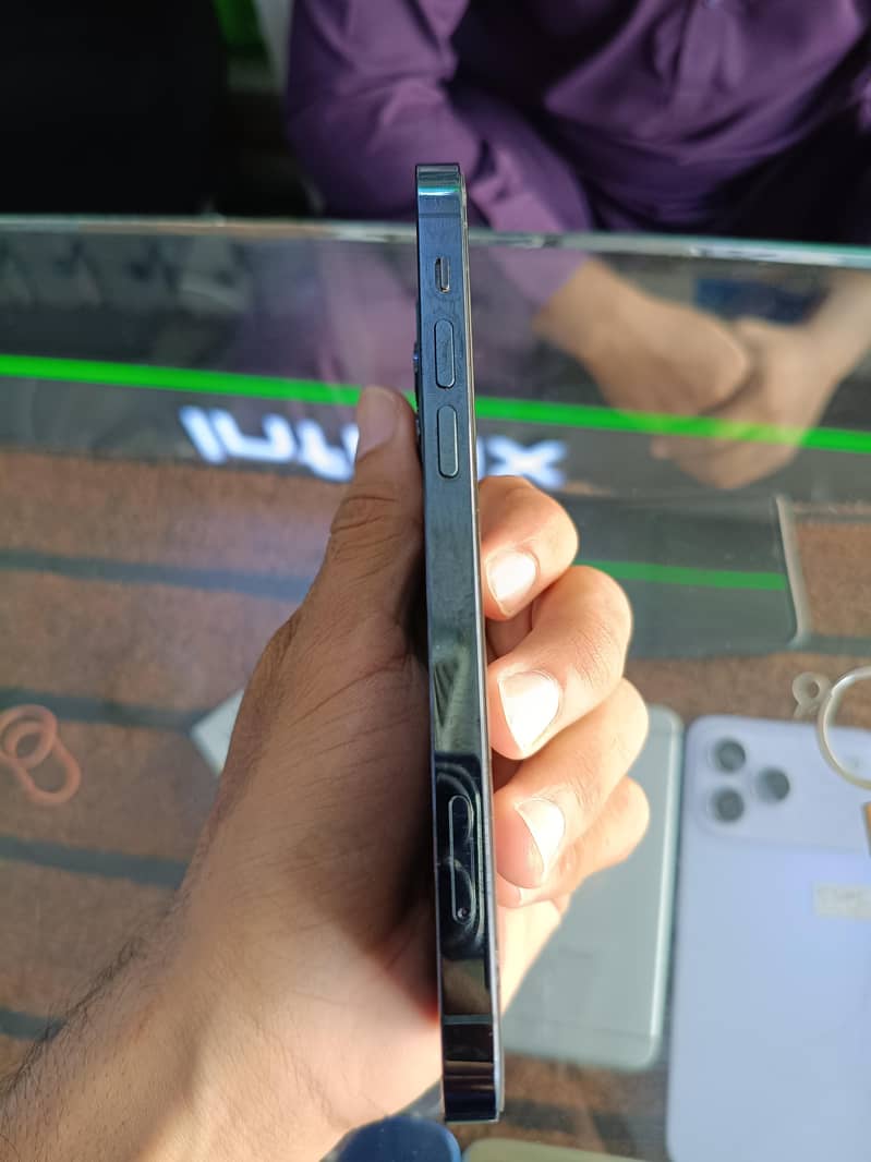 Apple iPhone 12 Pro 4