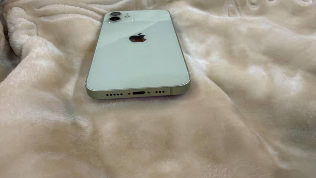 Apple iPhone 12 3