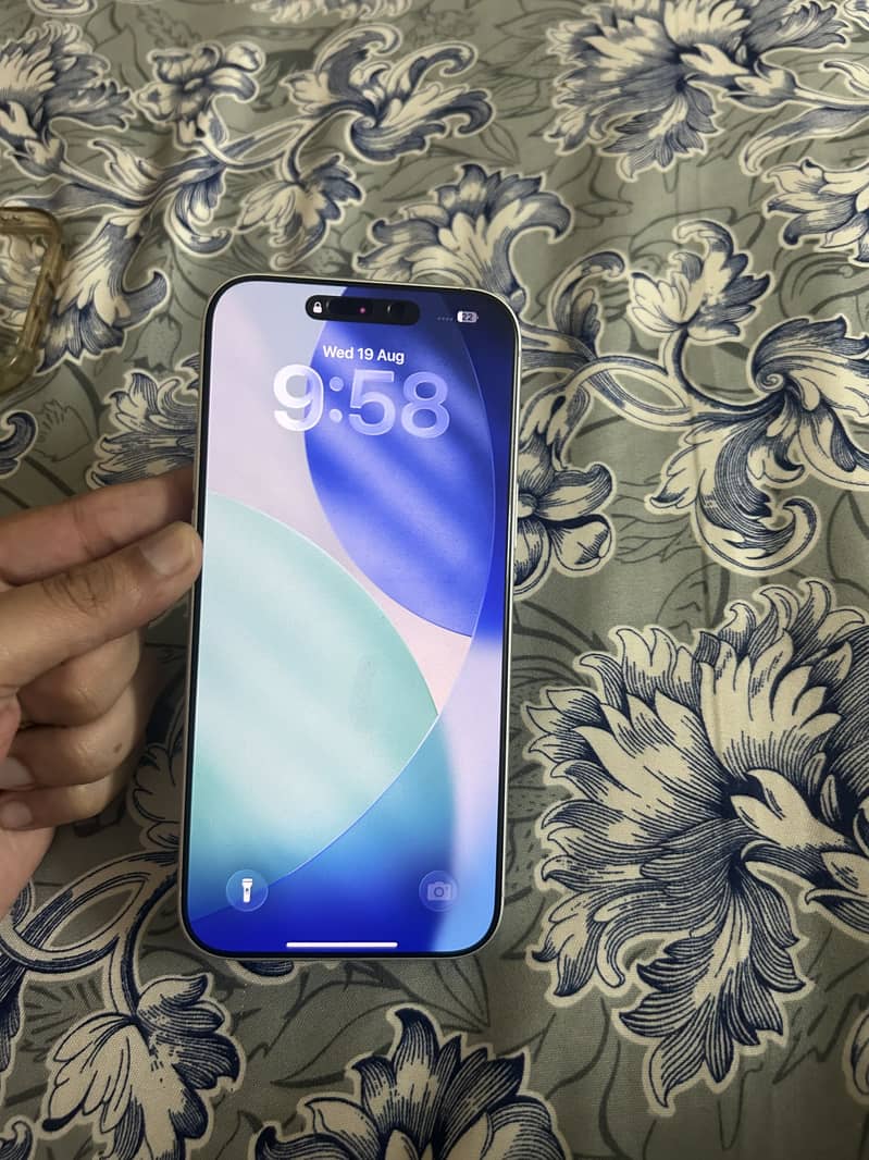 Apple iPhone 17 Pro Max 4