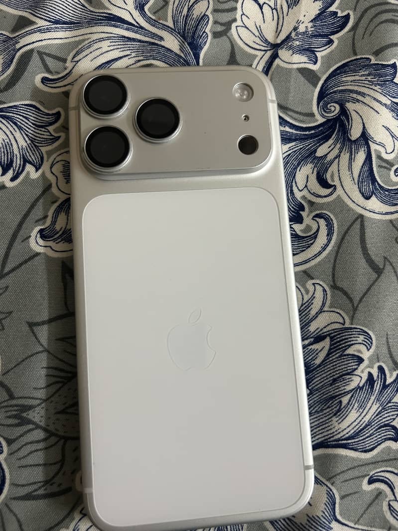 Apple iPhone 17 Pro Max 5