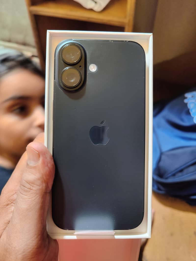 Apple iPhone 16 0