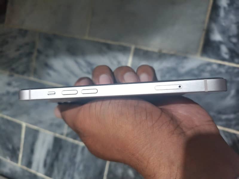 Apple iPhone 13 4