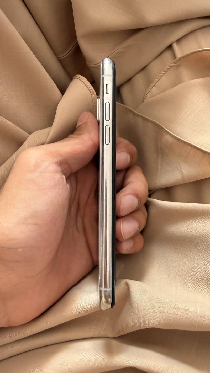Apple iPhone X 3