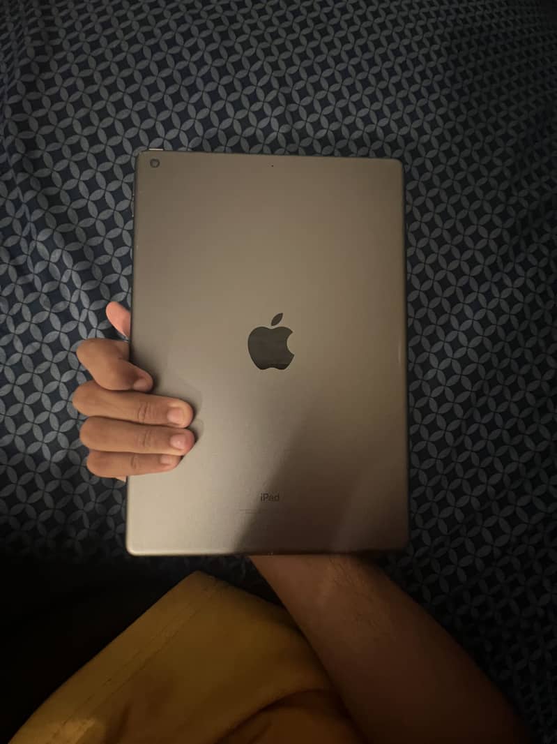 Ipad 9th gen condition 9/10 5