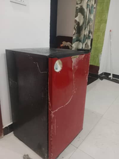 low voltage room fridge in new condition