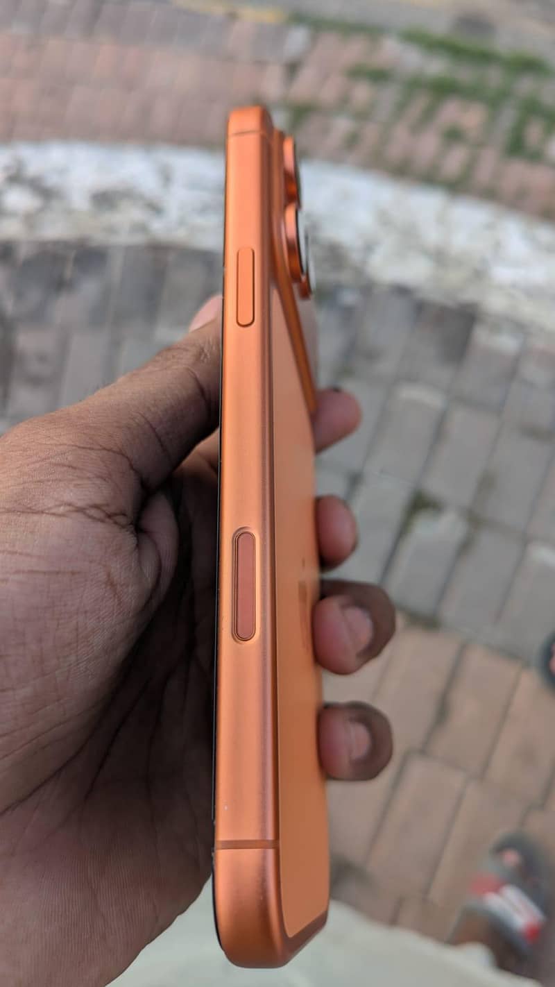 Apple iPhone 17 Pro Max 4