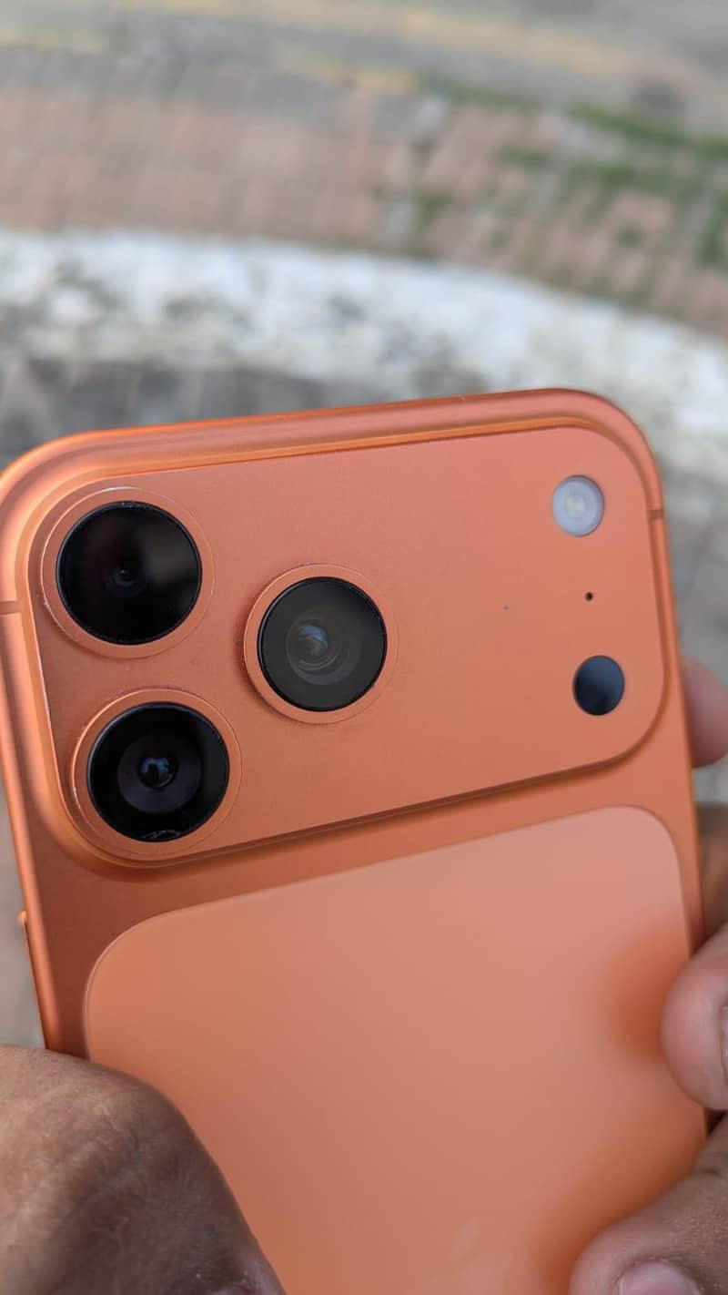 Apple iPhone 17 Pro Max 6
