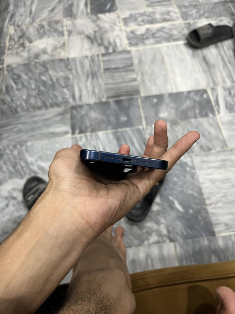 Apple iPhone 12 1