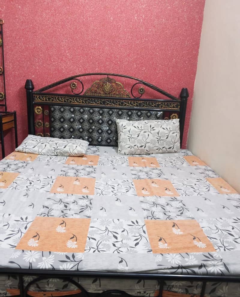 Bed and dressing 0