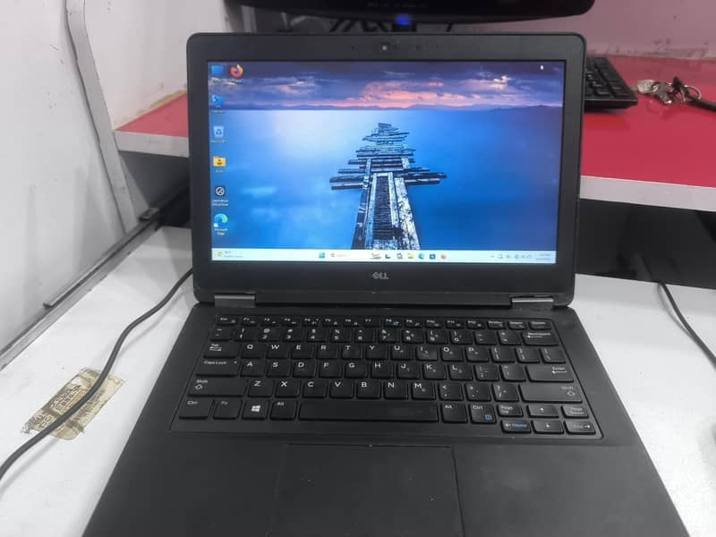 Dell Latitude E5270 0