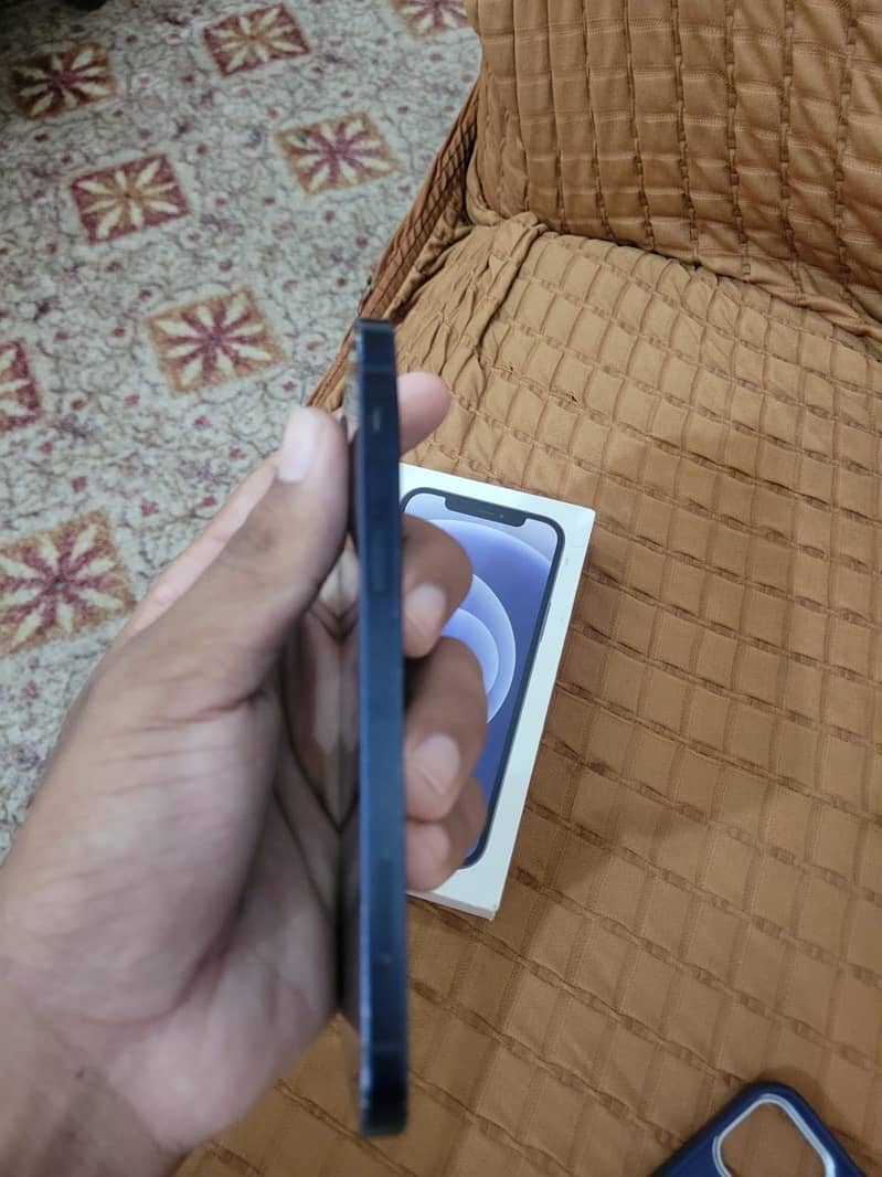 Apple iPhone 12 3