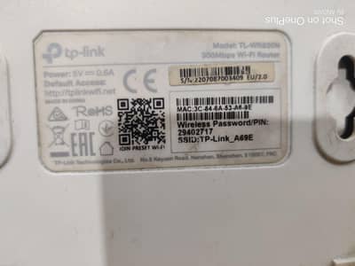 TP LINK WIFI ROUTER (THREE HUBS)