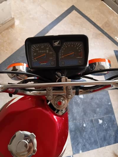 Honda 125 1st owner all parts original all ok