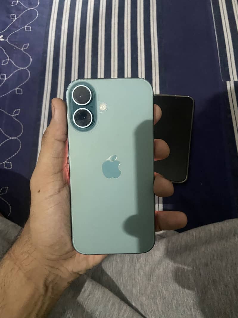 Apple iPhone 16 0