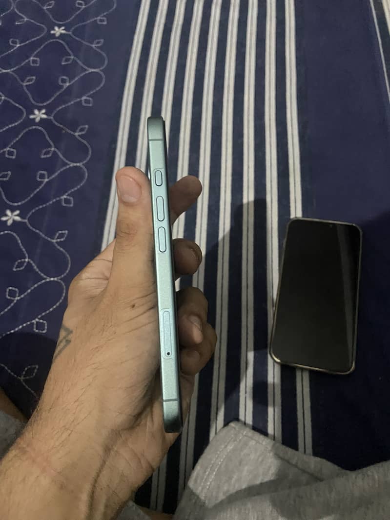 Apple iPhone 16 1