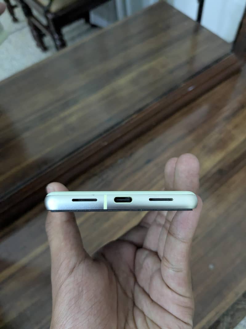 Google Pixel 7 4