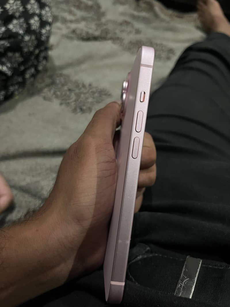 Apple iPhone 15 4