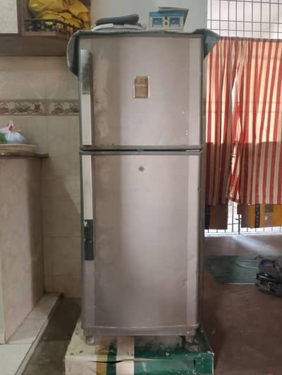 urgent Dawlance Fridge for sale Only Serious buyer