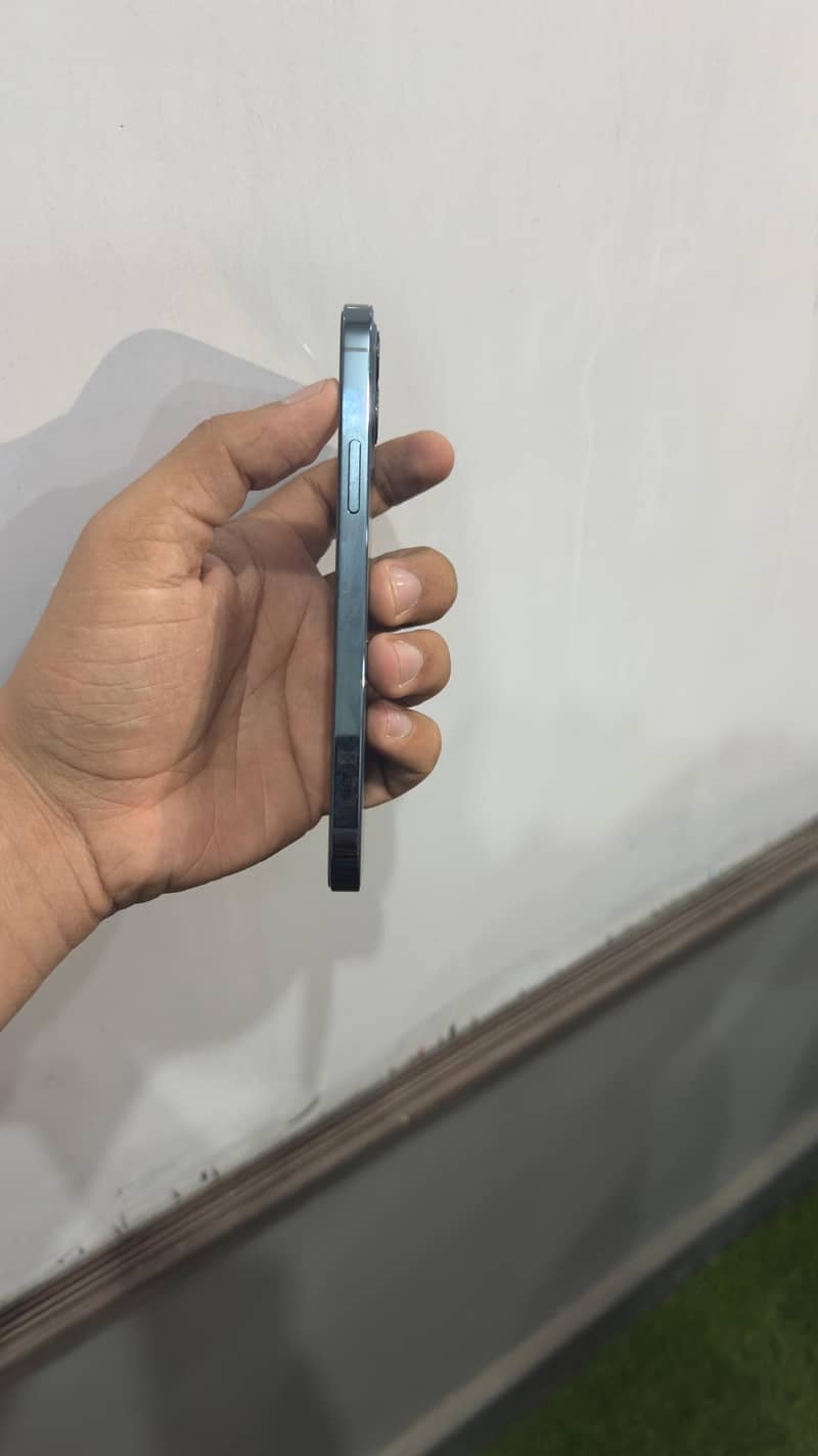 Apple iPhone 12 Pro 2