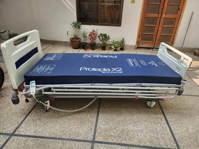 ArjoHuntleigh Enterprise 5000 profiling bed