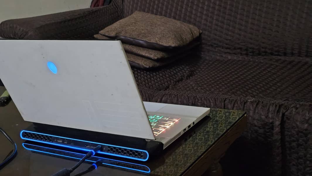 Alienware m15r2 4k oled 7